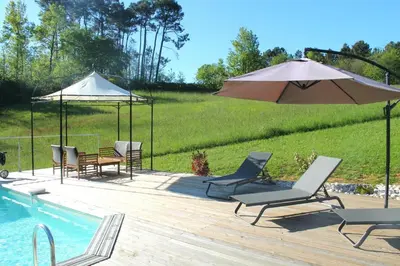 Piscine de l'établissement Les Combes avec piscine chauffée au nord Sarlat ou située à proximité