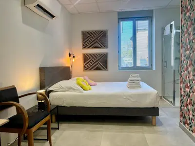 Un ou plusieurs lits dans un hébergement de l'établissement CASA BLUM #1 - Appartement pour 4 personnes climatisé - CASA BLUM #2 - Studio climatisé & CASA BLUM #3 - T2 climatisé avec terrasse