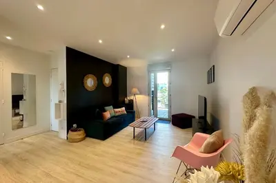 Coin salon dans l'établissement CASA BLUM #1 - Appartement pour 4 personnes climatisé - CASA BLUM #2 - Studio climatisé & CASA BLUM #3 - T2 climatisé avec terrasse