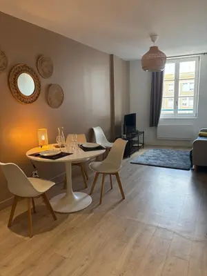 Coin salon dans l'établissement Le Pavillon - Hyper centre - charme rénové