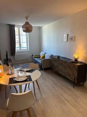 Coin salon dans l'établissement Le Pavillon - Hyper centre - charme rénové
