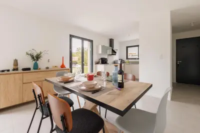 Cuisine ou kitchenette dans l'établissement Maison de Maud - Piscine privée