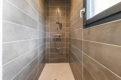 Salle de bains dans l'établissement Maison de Maud - Piscine privée
