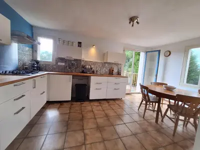 Cuisine ou kitchenette dans l'établissement Maison Équilibre