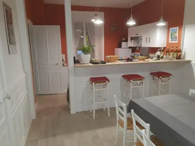 Cuisine ou kitchenette dans l'établissement Maison familiale au coeur des volcans d'auvergne