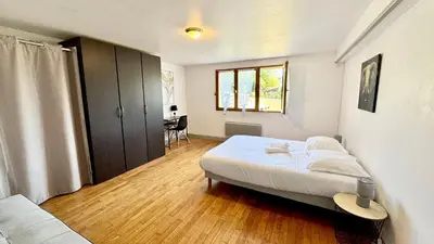 Un ou plusieurs lits dans un hébergement de l'établissement Le refuge, Wifi, Parking privé, Proche Limoges, terrasse, jardin