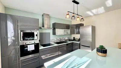 Cuisine ou kitchenette dans l'établissement Le refuge, Wifi, Parking privé, Proche Limoges, terrasse, jardin