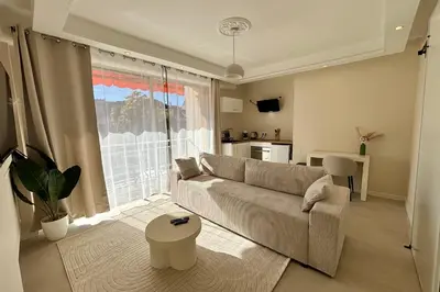 Télévision ou salle de divertissement dans l'établissement Casa Bert - Appartement pour 2 personnes - Moderne - Balcon