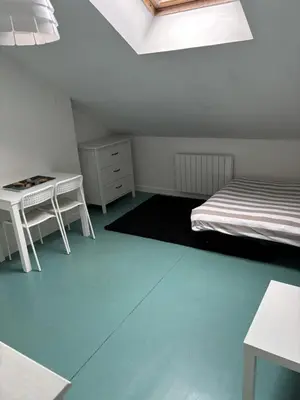 Un ou plusieurs lits dans un hébergement de l'établissement Studio proche centre ville
