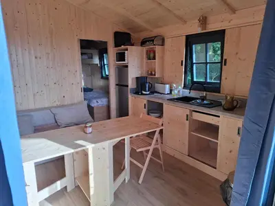 Cuisine ou kitchenette dans l'établissement Ardoise et miel la grande cabane