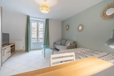 Télévision ou salle de divertissement dans l'établissement L'escapade Sauge - Welc'Home