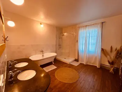 Salle de bains dans l'établissement Grande maison Albuconis