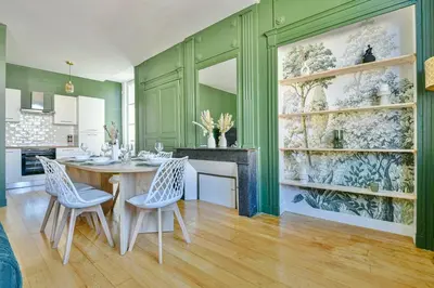Cuisine ou kitchenette dans l'établissement L'Ecrin Naturel, central et spacieux
