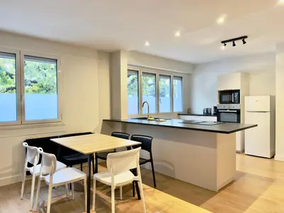 Cuisine ou kitchenette dans l'établissement T4 moderne parking Théodore Bac - DABNB