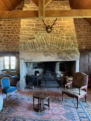Coin salon dans l'établissement La maison des Florentins La Monédière