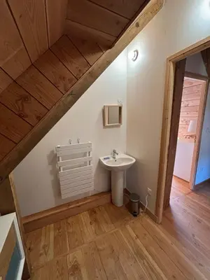 Salle de bains dans l'établissement La maison de Baptiste La Monédière