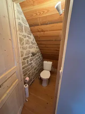 Salle de bains dans l'établissement La maison de Baptiste La Monédière