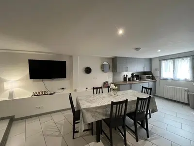 Cuisine ou kitchenette dans l'établissement Spacieux Duplex à La Bourboule, 87m² pour 6 pers. - FR-1-608-296