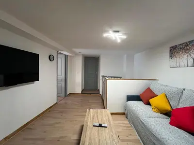 Télévision ou salle de divertissement dans l'établissement Spacieux Duplex à La Bourboule, 87m² pour 6 pers. - FR-1-608-296