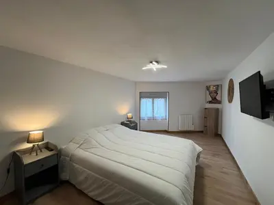 Un ou plusieurs lits dans un hébergement de l'établissement Spacieux Duplex à La Bourboule, 87m² pour 6 pers. - FR-1-608-296
