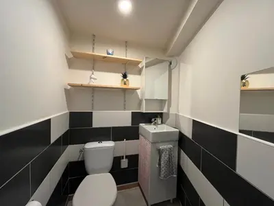 Cuisine ou kitchenette dans l'établissement Spacieux Duplex à La Bourboule, 87m² pour 6 pers. - FR-1-608-296