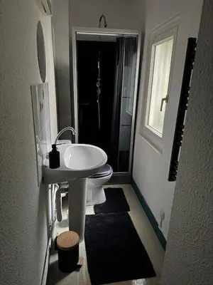 Salle de bains dans l'établissement Bel Appartement T2