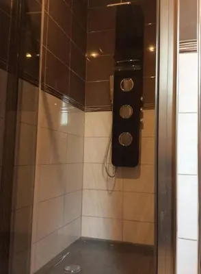 Salle de bains dans l'établissement Gîte Les Nougats, location 8 personnes