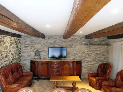 Télévision ou salle de divertissement dans l'établissement Gîte Les Nougats, location 8 personnes
