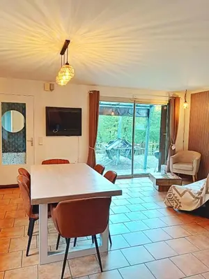 Télévision ou salle de divertissement dans l'établissement Rivière et Lodge 4 étoiles - Auvergne - Cantal SU
