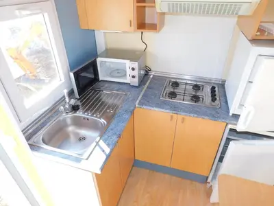 Cuisine ou kitchenette dans l'établissement CAMPING de la BUGE
