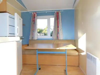 Cuisine ou kitchenette dans l'établissement CAMPING de la BUGE