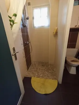 Salle de bains dans l'établissement petunias