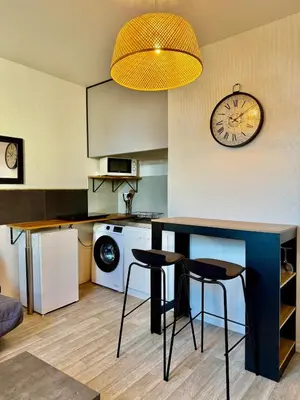 Cuisine ou kitchenette dans l'établissement Studio 2 calme Av Georges Dumas - DABNB