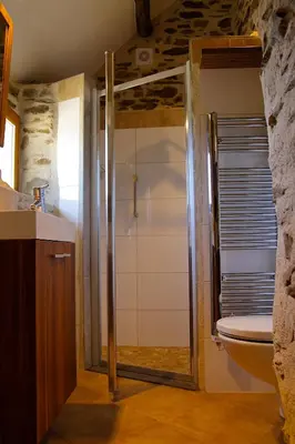 Salle de bains dans l'établissement ArcenFrance