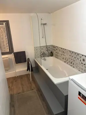 Salle de bains dans l'établissement Le Nid du Sablard