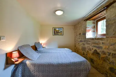 Un ou plusieurs lits dans un hébergement de l'établissement Gîte Loêtitia à la campagne 21 peoples , 9 rooms, pool