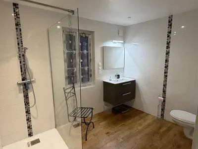Salle de bains dans l'établissement La Maison de Lili - 3 Chambres