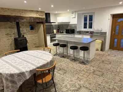 Cuisine ou kitchenette dans l'établissement La Maison de Lili - 3 Chambres