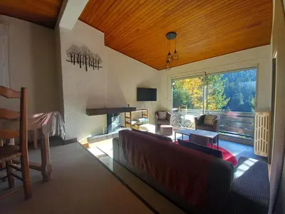 Coin salon dans l'établissement chalet vassivière