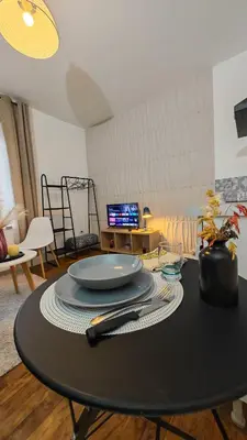 Télévision ou salle de divertissement dans l'établissement Le studio de cercle 3