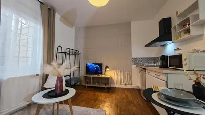 Cuisine ou kitchenette dans l'établissement Le studio de cercle 3