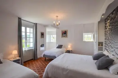 Un ou plusieurs lits dans un hébergement de l'établissement Manoir la Colombière, exceptional cottage, 25 peoples