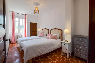 Un ou plusieurs lits dans un hébergement de l'établissement Manoir la Colombière, exceptional cottage, 25 peoples