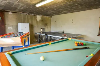 Billard dans l'établissement Manoir la Colombière, exceptional cottage, 25 peoples