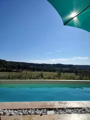 Piscine de l'établissement Deumeure de charme Lotoise avec piscine ou située à proximité
