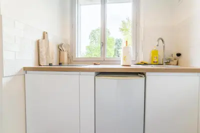 Cuisine ou kitchenette dans l'établissement L Ecrin de la Guierle - 1 Chambre