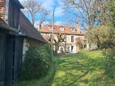 Jardin de l'établissement Demeure périgourdine, prairies et accès rivière