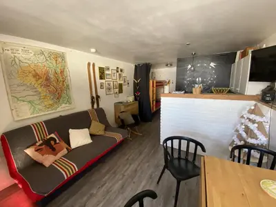 Télévision ou salle de divertissement dans l'établissement Superbe studio en coeur de station