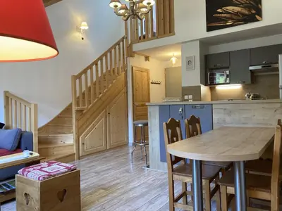 Cuisine ou kitchenette dans l'établissement T2 avec vue sur les montagnes et wifi