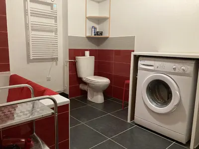 Salle de bains dans l'établissement T2 avec vue sur les montagnes et wifi
